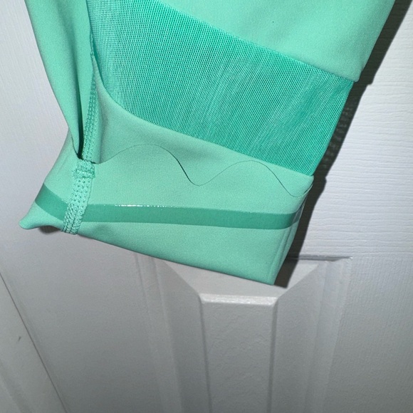 FILA Dreama Athletic Workout Cropped Tight Leggings  Mesh Cutouts/Jade Cream NEW - Picture 6 of 15